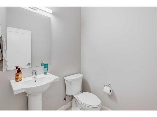 232 Chelsea Manor, Chestermere, AB - Indoor Photo Showing Bathroom