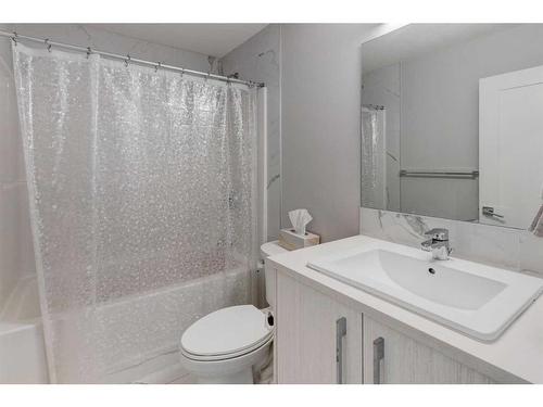 232 Chelsea Manor, Chestermere, AB - Indoor Photo Showing Bathroom