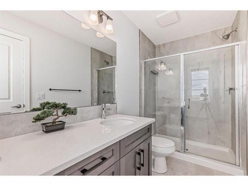 25 Silverton Glen Way Sw, Calgary, AB - Indoor Photo Showing Bathroom