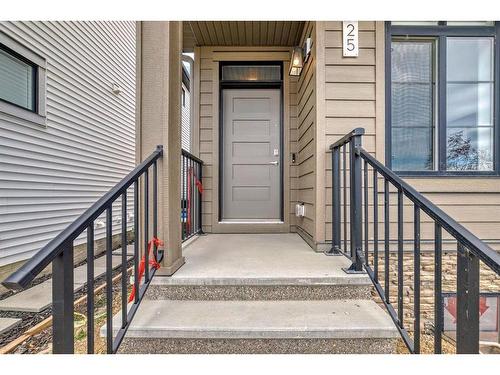 25 Silverton Glen Way Sw, Calgary, AB - Outdoor With Exterior