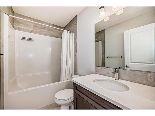 25 Silverton Glen Way Sw, Calgary, AB - Indoor Photo Showing Bathroom