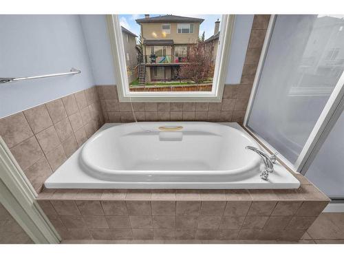 1113 Kincora Drive Nw, Calgary, AB - Indoor Photo Showing Bathroom