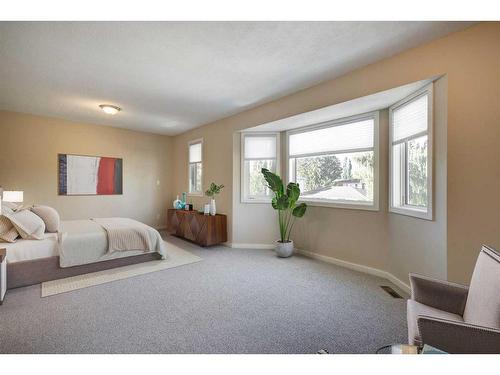 3514 2 Avenue Sw, Calgary, AB - Indoor Photo Showing Bedroom