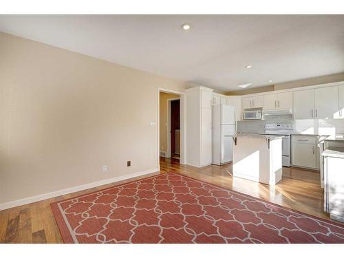 3514 2 Avenue Sw, Calgary, AB - Indoor Photo Showing Kitchen