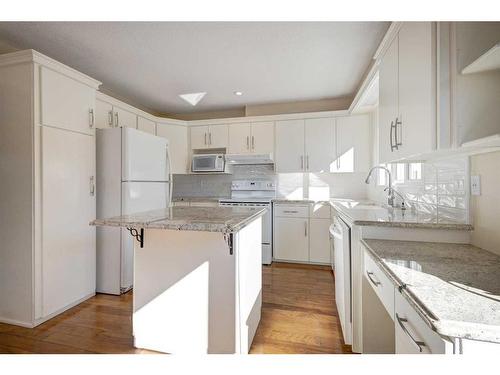 3514 2 Avenue Sw, Calgary, AB - Indoor Photo Showing Kitchen