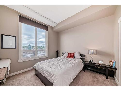 320-8710 Horton Road Sw, Calgary, AB - Indoor Photo Showing Bedroom