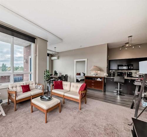 320-8710 Horton Road Sw, Calgary, AB - Indoor Photo Showing Living Room