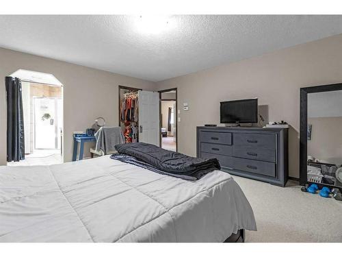 7 Pantego Rise Nw, Calgary, AB - Indoor Photo Showing Bedroom