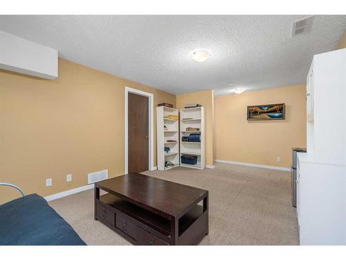 72-4940 39 Avenue Sw, Calgary, AB - Indoor