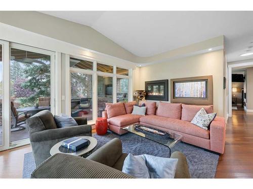 128 Lake Mead Green Se, Calgary, AB - Indoor Photo Showing Living Room