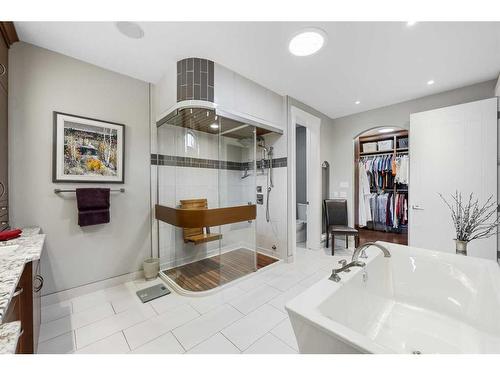 128 Lake Mead Green Se, Calgary, AB - Indoor Photo Showing Bathroom