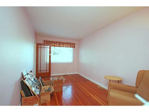 825 20 Avenue Nw, Calgary, AB - Indoor Photo Showing Other Room