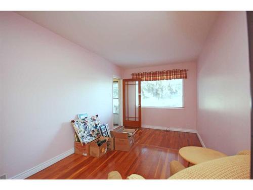 825 20 Avenue Nw, Calgary, AB - Indoor Photo Showing Other Room