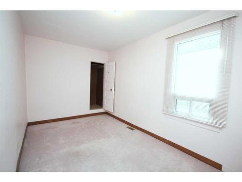 825 20 Avenue Nw, Calgary, AB - Indoor Photo Showing Other Room