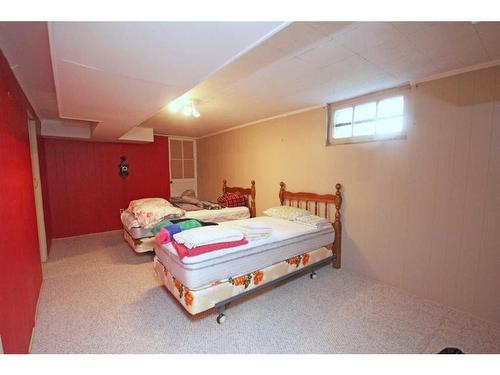 825 20 Avenue Nw, Calgary, AB - Indoor Photo Showing Bedroom