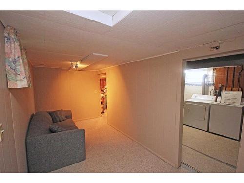 825 20 Avenue Nw, Calgary, AB - Indoor Photo Showing Laundry Room