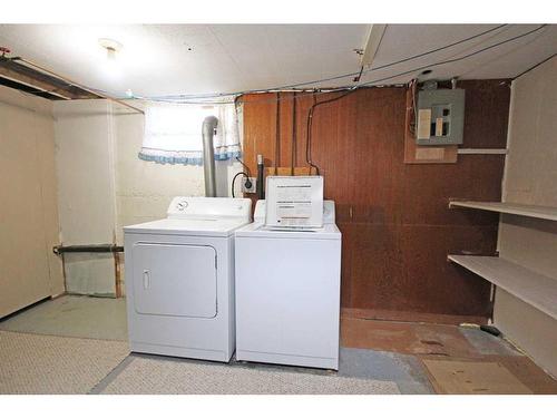 825 20 Avenue Nw, Calgary, AB - Indoor Photo Showing Laundry Room