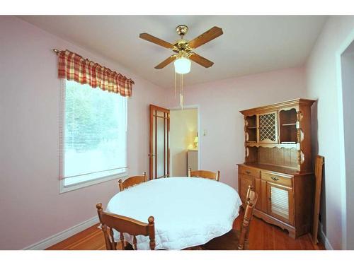 825 20 Avenue Nw, Calgary, AB - Indoor Photo Showing Dining Room