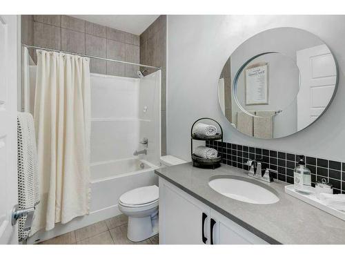 138 Bayview Circle Sw, Airdrie, AB - Indoor Photo Showing Bathroom