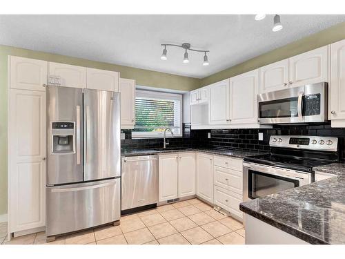 634 20 Avenue Nw, Calgary, AB - Indoor Photo Showing Kitchen With Stainless Steel Kitchen