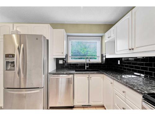 634 20 Avenue Nw, Calgary, AB - Indoor Photo Showing Kitchen With Stainless Steel Kitchen