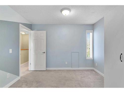 634 20 Avenue Nw, Calgary, AB - Indoor Photo Showing Other Room