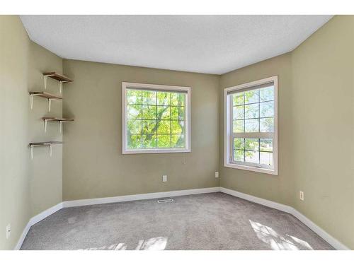 634 20 Avenue Nw, Calgary, AB - Indoor Photo Showing Other Room