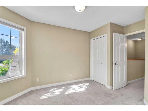 634 20 Avenue Nw, Calgary, AB - Indoor Photo Showing Other Room