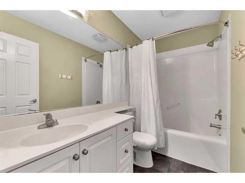 634 20 Avenue Nw, Calgary, AB - Indoor Photo Showing Bathroom