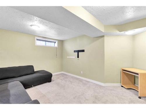 634 20 Avenue Nw, Calgary, AB - Indoor Photo Showing Other Room