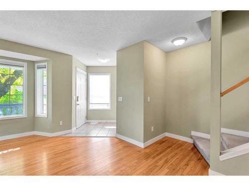 634 20 Avenue Nw, Calgary, AB - Indoor Photo Showing Other Room