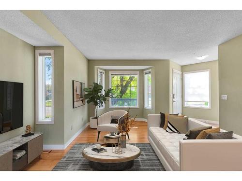 634 20 Avenue Nw, Calgary, AB - Indoor Photo Showing Living Room