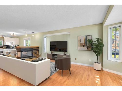 634 20 Avenue Nw, Calgary, AB - Indoor Photo Showing Living Room With Fireplace