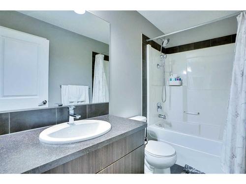 100 Redstone Parade Ne, Calgary, AB - Indoor Photo Showing Bathroom