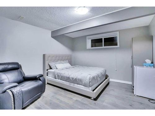 100 Redstone Parade Ne, Calgary, AB - Indoor Photo Showing Bedroom