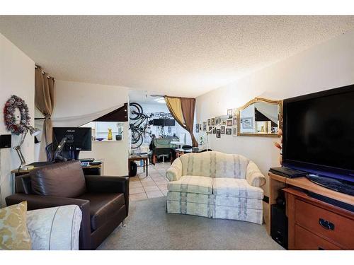 104-525 56 Avenue Sw, Calgary, AB - Indoor Photo Showing Living Room