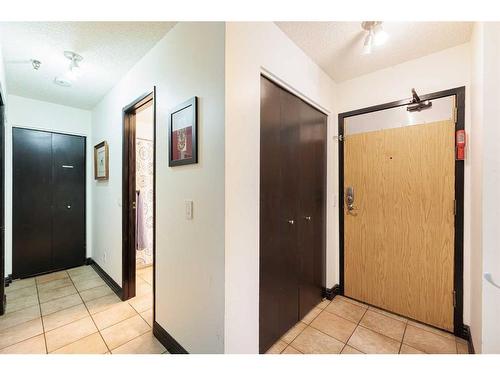 104-525 56 Avenue Sw, Calgary, AB - Indoor Photo Showing Other Room