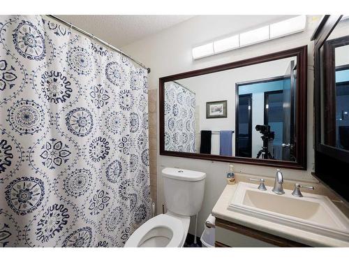 104-525 56 Avenue Sw, Calgary, AB - Indoor Photo Showing Bathroom