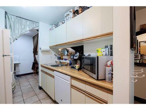 104-525 56 Avenue Sw, Calgary, AB - Indoor Photo Showing Kitchen