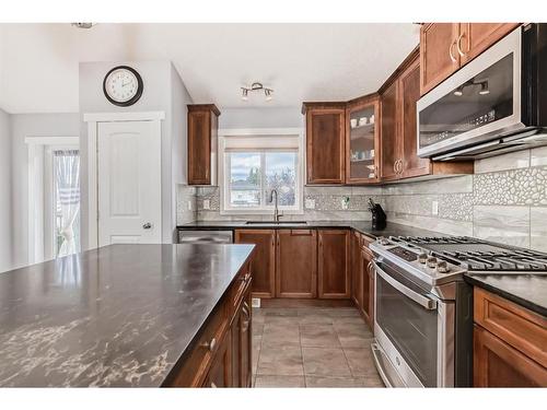 340 Parkview Estates, Strathmore, AB - Indoor Photo Showing Kitchen