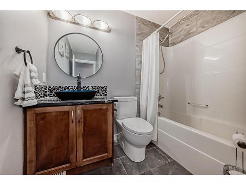 340 Parkview Estates, Strathmore, AB - Indoor Photo Showing Bathroom