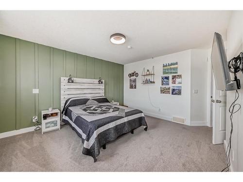 340 Parkview Estates, Strathmore, AB - Indoor Photo Showing Bedroom