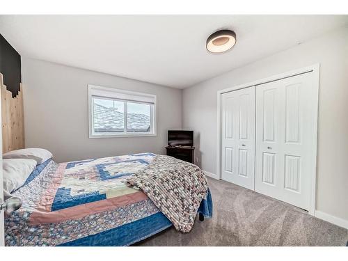 340 Parkview Estates, Strathmore, AB - Indoor Photo Showing Bedroom