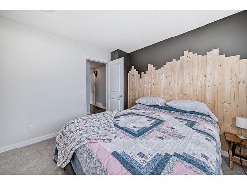 340 Parkview Estates, Strathmore, AB - Indoor Photo Showing Bedroom