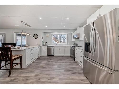 340 Parkview Estates, Strathmore, AB - Indoor Photo Showing Kitchen