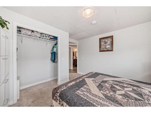 340 Parkview Estates, Strathmore, AB - Indoor Photo Showing Bedroom