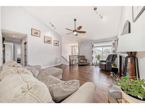 340 Parkview Estates, Strathmore, AB - Indoor Photo Showing Living Room