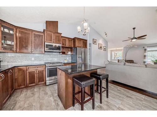 340 Parkview Estates, Strathmore, AB - Indoor Photo Showing Kitchen With Upgraded Kitchen