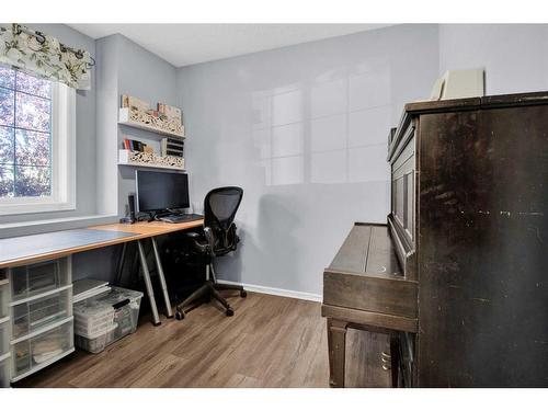 172 Somerside Close Sw, Calgary, AB - Indoor Photo Showing Office