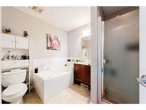 366 Saddlebrook Way Ne, Calgary, AB - Indoor Photo Showing Bathroom